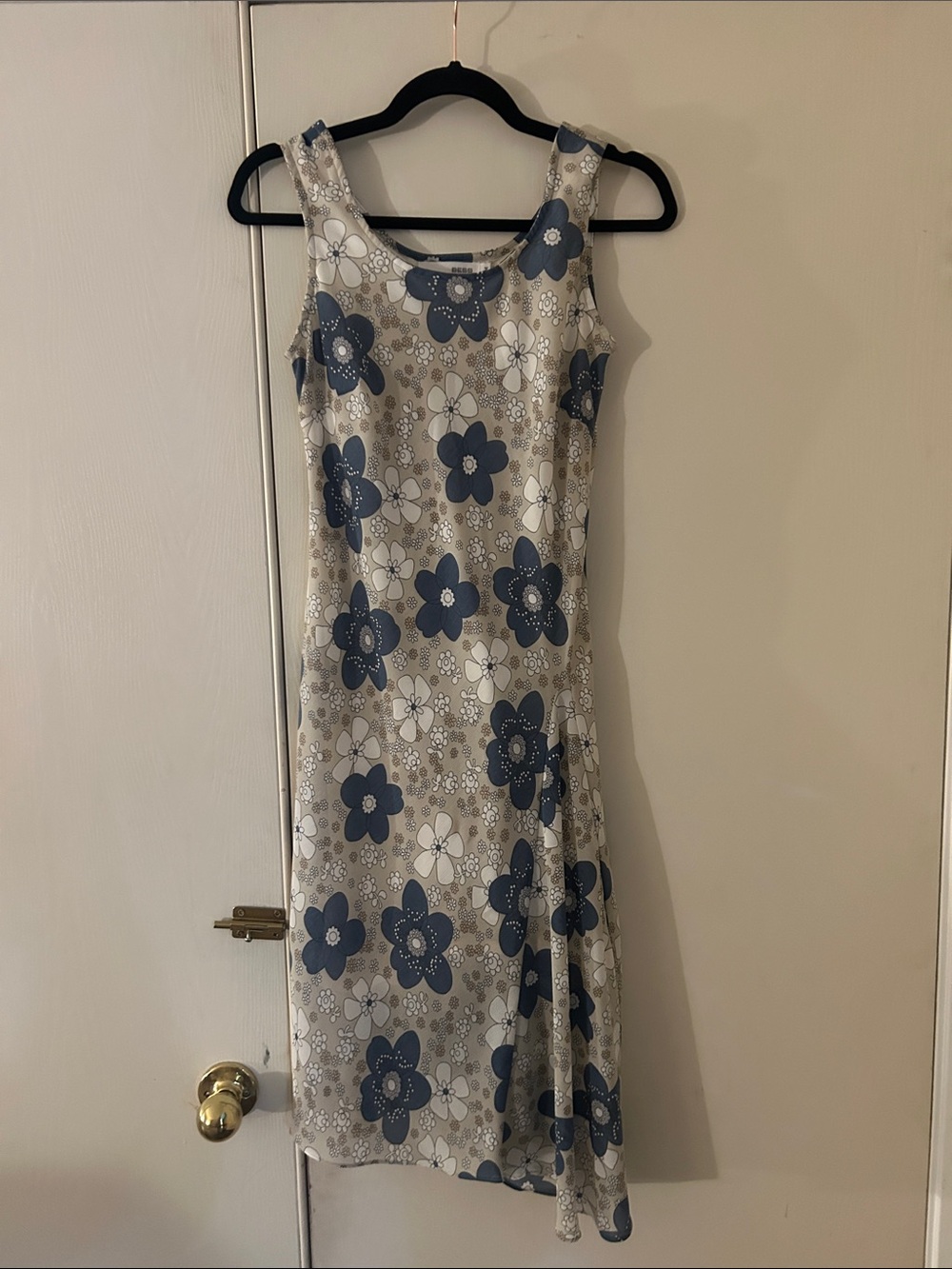 Bess Sleeveless Floral Maxi Dress in Beige and Navy - Picture 5 of 5